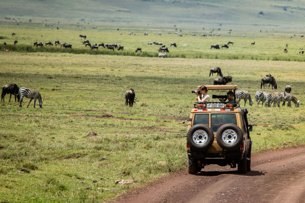 Een safari per voertuig door de Ngorongoro Krater tijdens een luxe reis door Tanzania